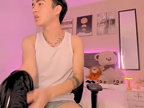 Feiccer Thomson1 online show from February 2026 01:11:01 PM