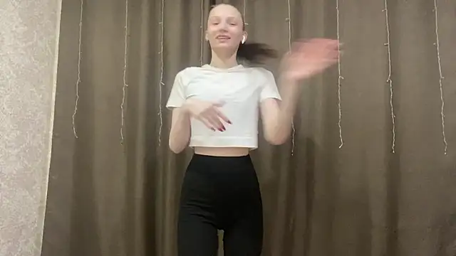 Cleonoth2o online show from April 2026 06:13:02 PM