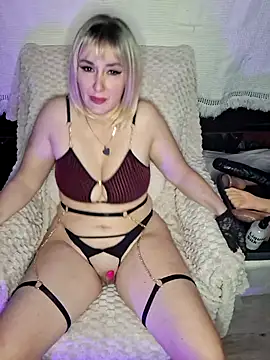 Snapshot of La_Chatounettee chatting on February 2026 09:03:02 AM La Chatounettee online show from February 2026 09:03:02 AM