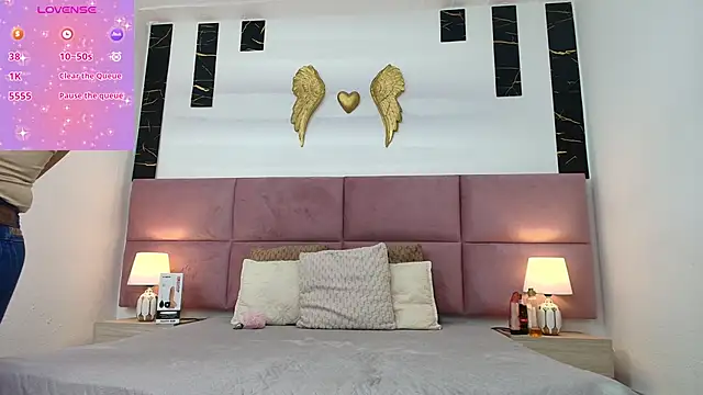 Zoe aitanaa online show from March 2026 12:23:01 PM