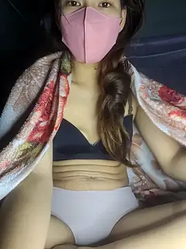 Snapshot of polly_chan chatting on December 2025 04:44:01 PM polly chan online show from December 2025 04:44:01 PM