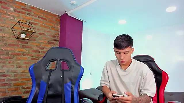 HotThreesoome online show from April 2026 01:17:02 PM