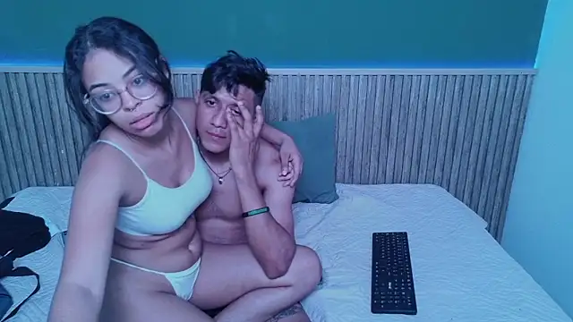 Snapshot of Violet_and_Dylan chatting on December 2025 04:14:02 PM Violet and Dylan online show from December 2025 04:14:02 PM