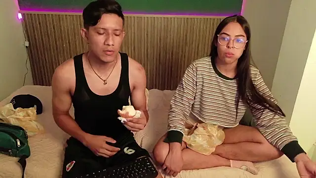 Snapshot of Violet_and_Dylan chatting on December 2025 12:10:02 PM Violet and Dylan online show from December 2025 12:10:02 PM