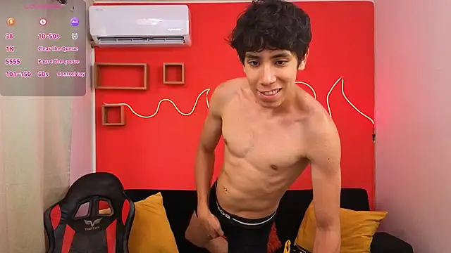 Neo Twink online show from May 2026 07:32:01 PM