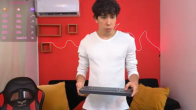 Neo Twink online show from May 2026 07:11:02 PM
