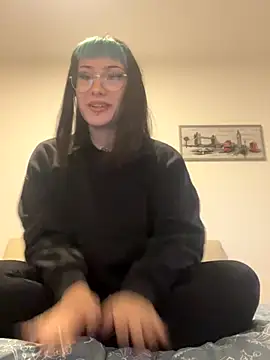 Snapshot of kiraquiin chatting on December 2025 03:07:01 PM kiraquiin online show from December 2025 03:07:01 PM