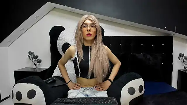 Lis Pearson online show from March 2026 08:33:01 PM