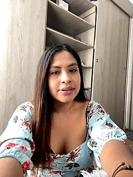 Snapshot of Alana-fox chatting on December 2025 04:57:02 PM Alana-fox online show from December 2025 04:57:02 PM