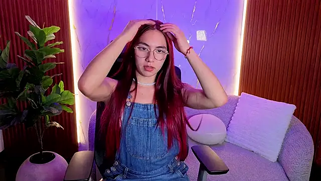 Snapshot of scarlettvg chatting on December 2025 04:32:01 AM scarlettvg online show from December 2025 04:32:01 AM