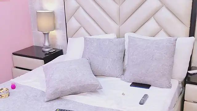 HeatherHazell online show from December 2025 03:39:01 PM