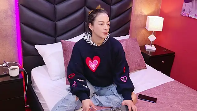 HeatherHazell online show from December 2025 03:12:01 AM