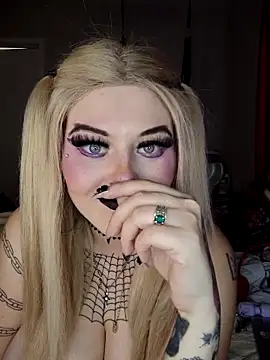 Snapshot of SpiderRose chatting on December 2025 06:01:02 PM SpiderRose online show from December 2025 06:01:02 PM