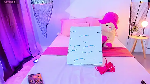 Snapshot of _Xynara_owo chatting on December 2025 11:54:01 PM Xynara owo online show from December 2025 11:54:01 PM