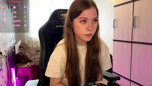 Snapshot of GayleLuu chatting on December 2025 10:42:01 AM GayleLuu online show from December 2025 10:42:01 AM