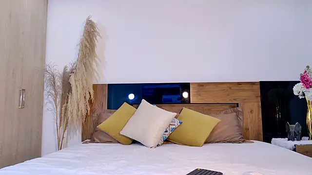 LucyHanks online show from February 2026 11:19:02 AM