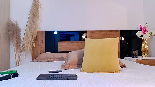 LucyHanks online show from March 2026 12:12:02 PM