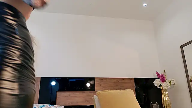 LucyHanks online show from March 2026 11:27:02 AM