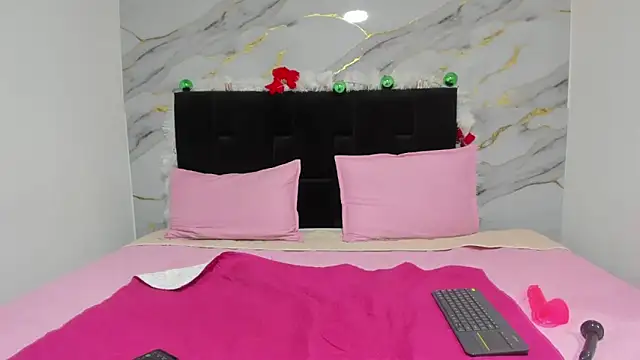 Snapshot of emmmaa_moon chatting on December 2025 05:17:01 PM emmmaa moon online show from December 2025 05:17:01 PM