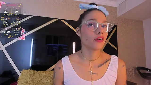 Snapshot of loraineblake chatting on December 2025 01:15:01 PM loraineblake online show from December 2025 01:15:01 PM