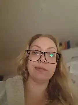QueenDeluxe online show from February 2026 10:33:01 PM