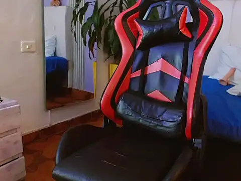 Snapshot of mia_collin_ chatting on December 2025 09:25:01 AM mia collin online show from December 2025 09:25:01 AM