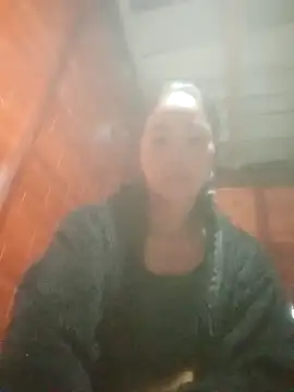 Snapshot of Amiluli chatting on December 2025 09:20:01 PM Amiluli online show from December 2025 09:20:01 PM