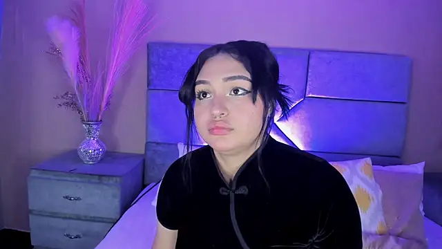NaomySakura online show from April 2026 08:28:01 PM
