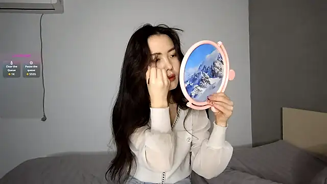 OleneBouras online show from December 2025 09:25:01 AM