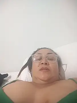 Snapshot of Nini_Love_ chatting on February 2026 06:22:01 AM Nini Love online show from February 2026 06:22:01 AM