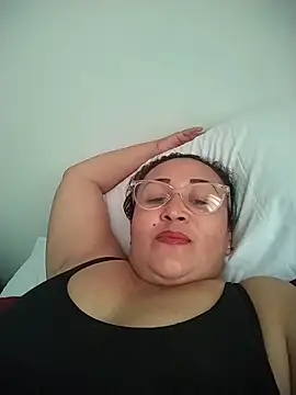 Snapshot of Nini_Love_ chatting on February 2026 08:03:02 PM Nini Love online show from February 2026 08:03:02 PM