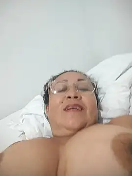 Snapshot of Nini_Love_ chatting on February 2026 08:08:02 AM Nini Love online show from February 2026 08:08:02 AM