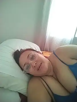 Snapshot of Nini_Love_ chatting on February 2026 03:15:02 PM Nini Love online show from February 2026 03:15:02 PM