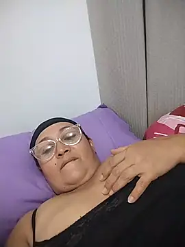 Snapshot of Nini_Love_ chatting on February 2026 03:02:01 AM Nini Love online show from February 2026 03:02:01 AM