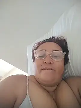 Snapshot of Nini_Love_ chatting on February 2026 01:53:02 PM Nini Love online show from February 2026 01:53:02 PM