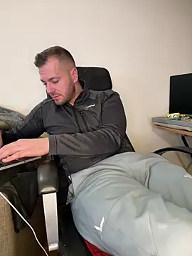 cheekycherryx online show from April 2026 09:38:02 PM