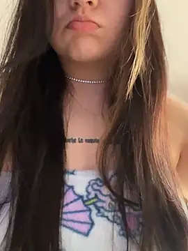 Snapshot of Daniela_ruizz chatting on February 2026 01:20:01 PM Daniela ruizz online show from February 2026 01:20:01 PM