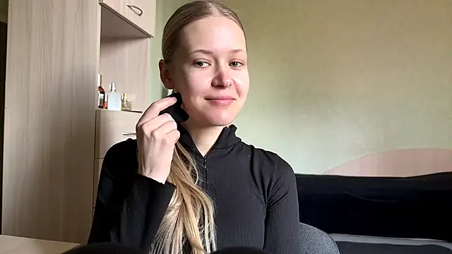 ZaidaSchwarten online show from March 2026 08:30:01 AM