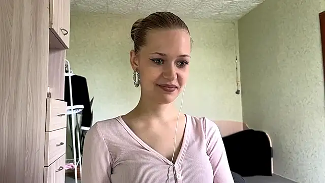 Snapshot of ZaidaSchwarten chatting on June 2026 06:52:02 AM ZaidaSchwarten online show from June 2026 06:52:02 AM