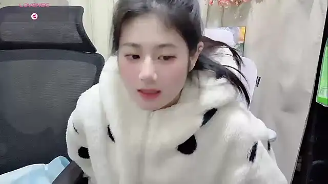 Yvonne-07 online show from December 2025 11:28:02 AM