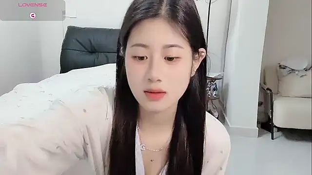 Yvonne-07 online show from April 2026 11:37:01 AM