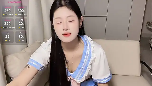 Yvonne-07 online show from April 2026 04:56:02 PM