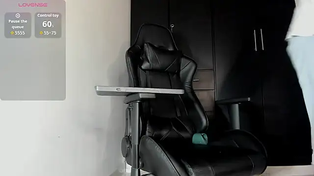 Snapshot of Liam_Mateo chatting on January 2026 11:20:01 PM Liam Mateo online show from January 2026 11:20:01 PM