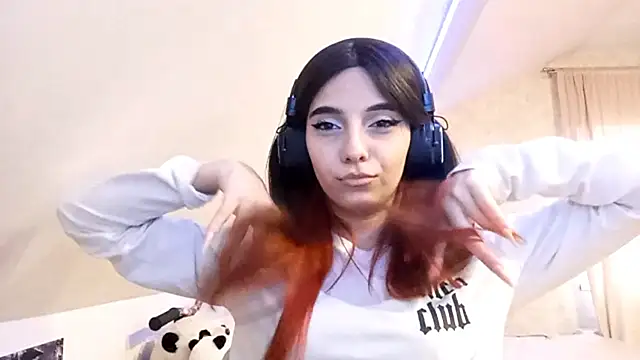 KizzieSchronce online show from December 2025 09:46:02 AM