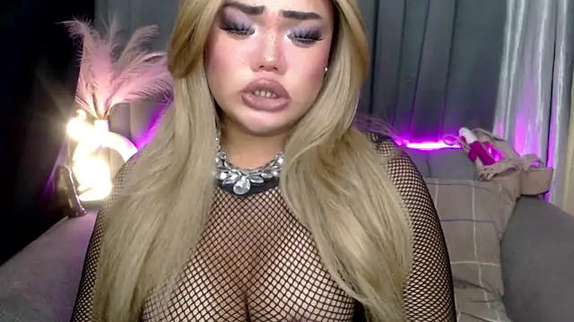 Snapshot of AlwaysHornyMia chatting on December 2025 01:22:02 AM AlwaysHornyMia online show from December 2025 01:22:02 AM