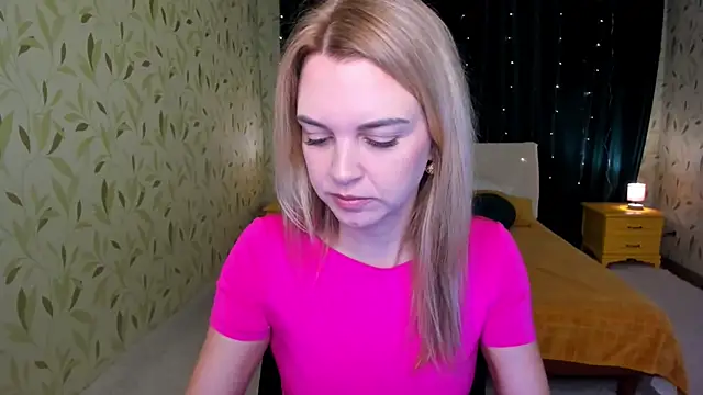 Snapshot of LunaFlinn chatting on February 2026 04:27:01 AM LunaFlinn online show from February 2026 04:27:01 AM