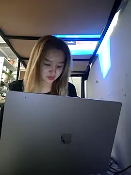 Snapshot of SherrylShaw chatting on December 2025 05:21:01 PM SherrylShaw online show from December 2025 05:21:01 PM