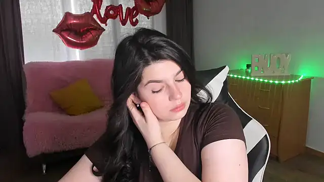 KisaModel online show from May 2026 01:12:01 AM