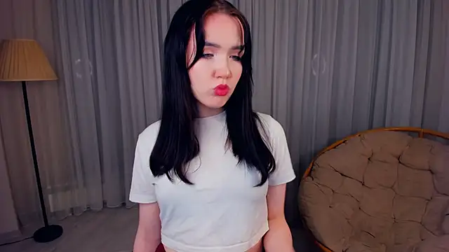 Snapshot of LenaKurpiel chatting on December 2025 05:41:01 PM LenaKurpiel online show from December 2025 05:41:01 PM