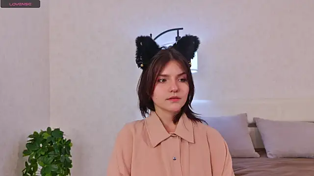NyraVesperis online show from April 2026 12:29:02 PM